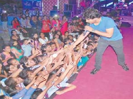 kk singer in meerut